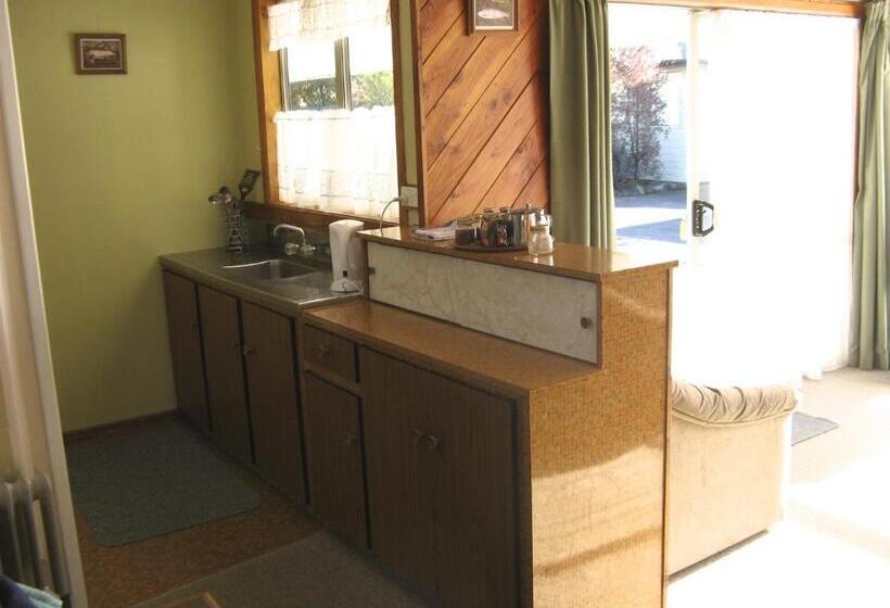 חדר משפתחתי סופריור, Tongariro River Motel