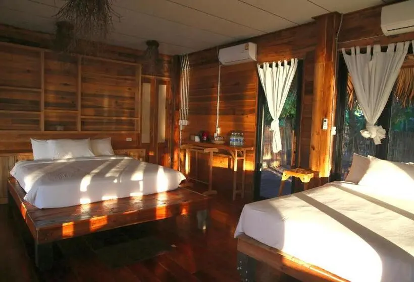 ファミリールーム, Baan​ Tonlamphu​ Pakpra