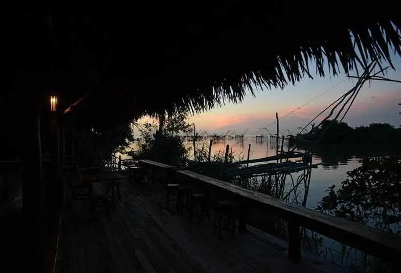 ファミリールーム, Baan​ Tonlamphu​ Pakpra