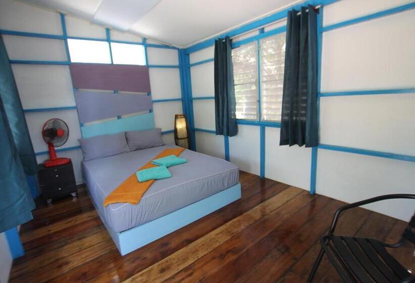 بنجلو قياسى مطلّ علي الحديقة, Phayam Friends