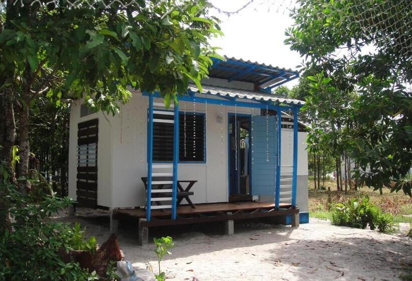 بنجلو قياسى مطلّ علي الحديقة, Phayam Friends