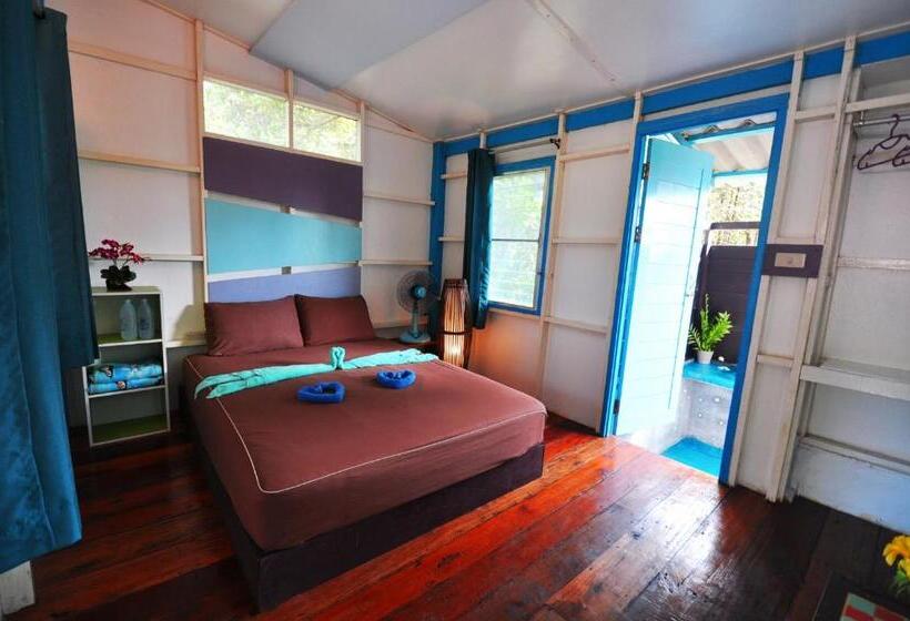 بنجلو قياسى مطلّ علي الحديقة, Phayam Friends