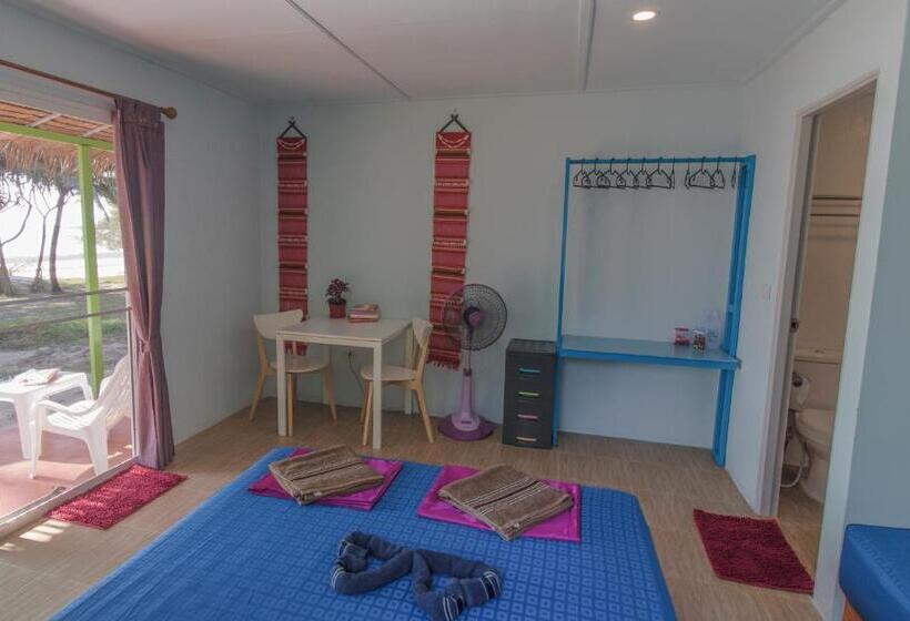 غرفة عائلية مطلّة علي البحر, Phayam Friends