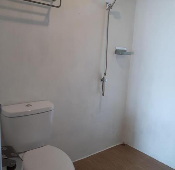 غرفة عائلية مطلّة علي البحر, Phayam Friends