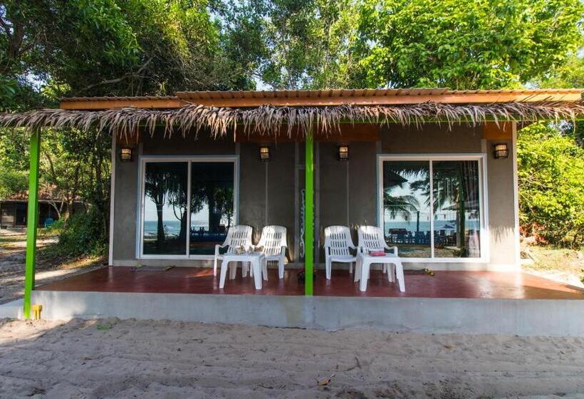 غرفة عائلية مطلّة علي البحر, Phayam Friends