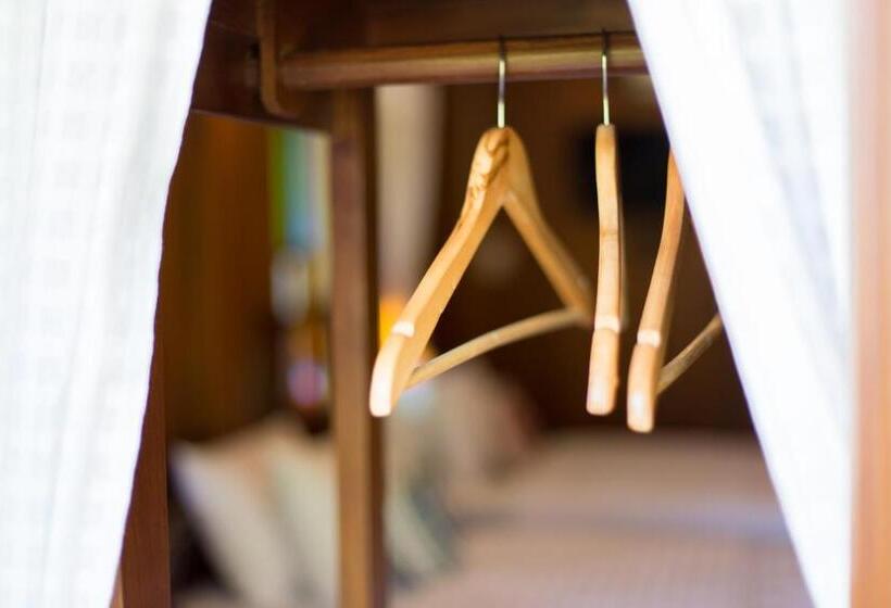 غرفة قياسية مزوَّدة بشُرفة, Suksatan Lamphun