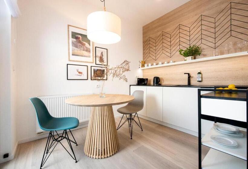 استودیوی استاندارد, Vislow Resort