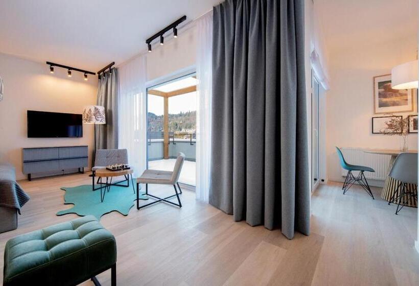 استودیوی استاندارد, Vislow Resort