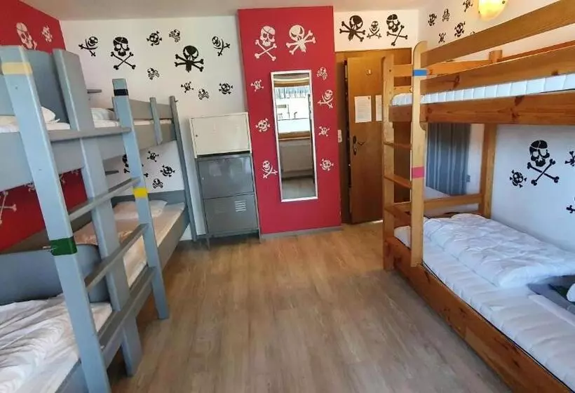 コンフォートルーム, Alpking Hostel