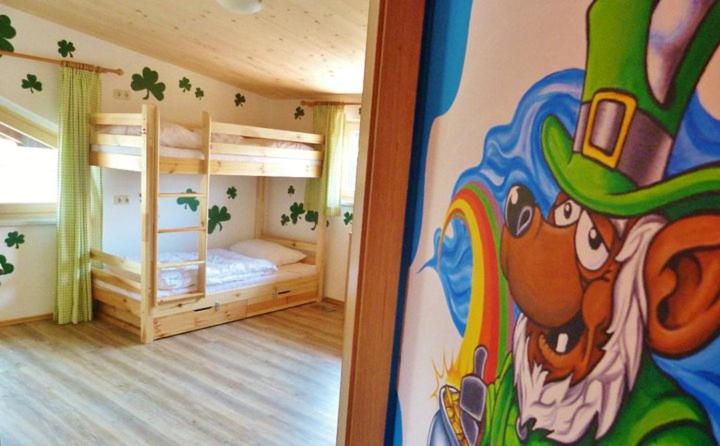 Кровать в Общей Комнате, Alpking Hostel