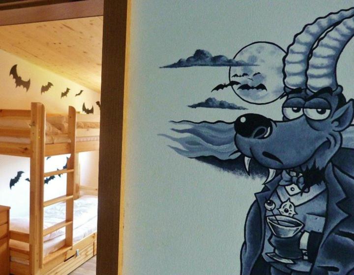 Кровать в Общей Комнате, Alpking Hostel