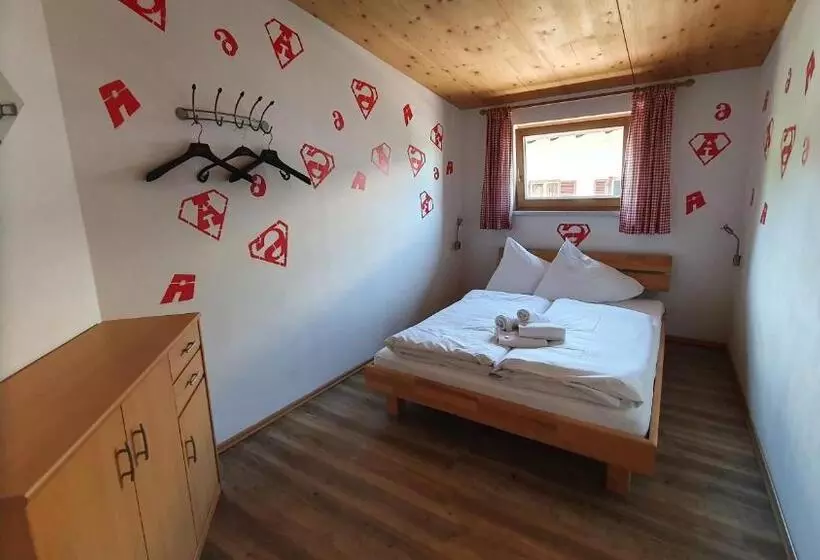 バス共有のスタンダードルーム, Alpking Hostel