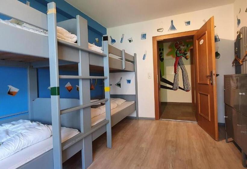 Номер Стандарт Четырехместный Совместный Санузел, Alpking Hostel