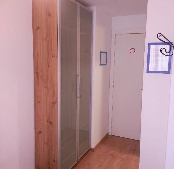 Номер Стандарт, Hostal La Lluna