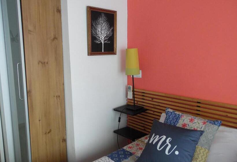 Номер Стандарт Трехместный, Hostal La Lluna