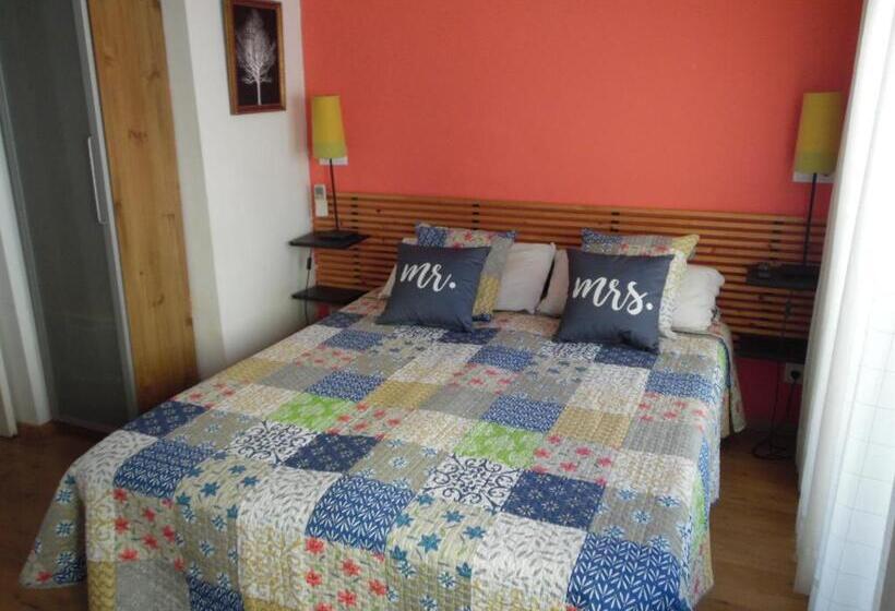 Номер Стандарт Трехместный, Hostal La Lluna