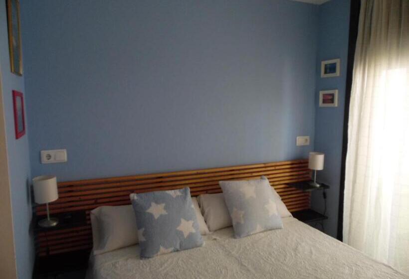 Номер Стандарт Трехместный, Hostal La Lluna