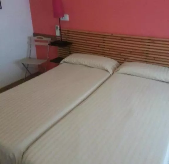 スタンダード４人部屋, Hostal La Lluna