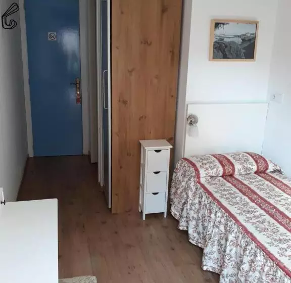バルコニー付きシングルスタンダードルーム, Hostal La Lluna
