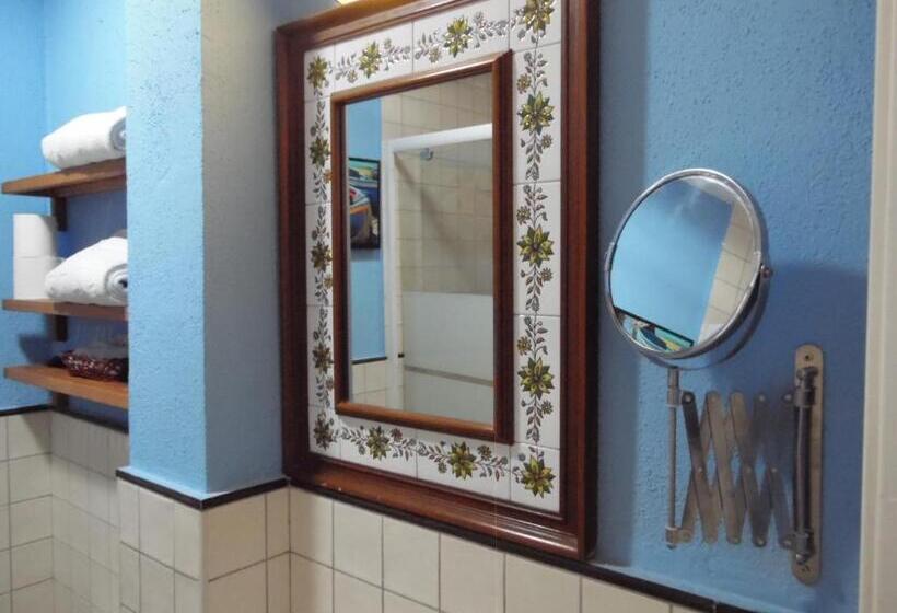 اتاق استاندارد با تخت بزرگ, Hostal La Lluna