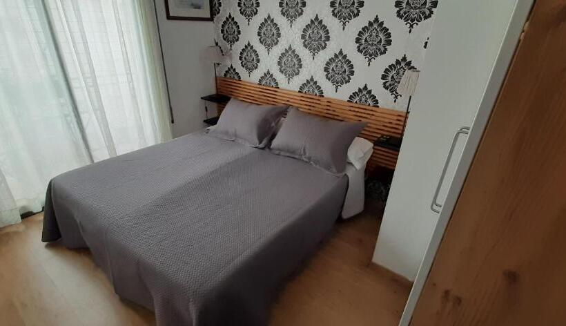 اتاق استاندارد با تخت بزرگ, Hostal La Lluna