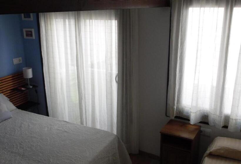 Номер Стандарт Трехместный, Hostal La Lluna