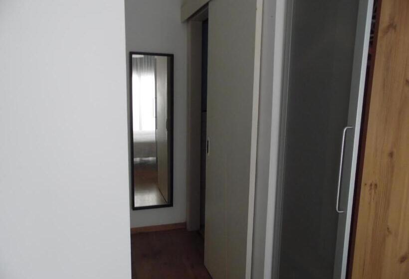 Номер Стандарт Трехместный, Hostal La Lluna