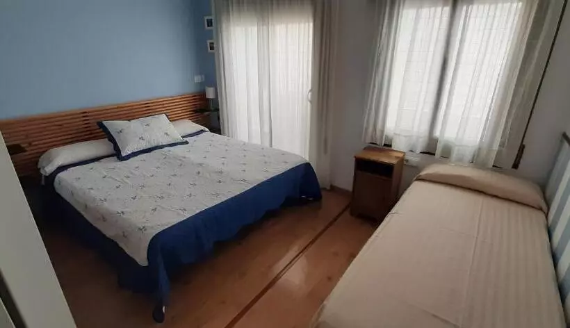 スタンダードトリプルルーム, Hostal La Lluna