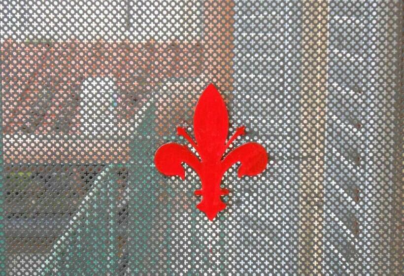 اتاق استاندارد سه تخته با سرویس بهداشتی مشترک, Aline