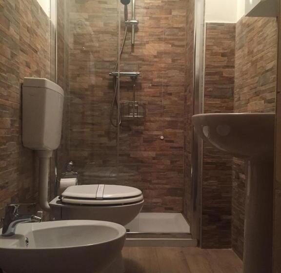 اتاق استاندارد سه نفره, Aline