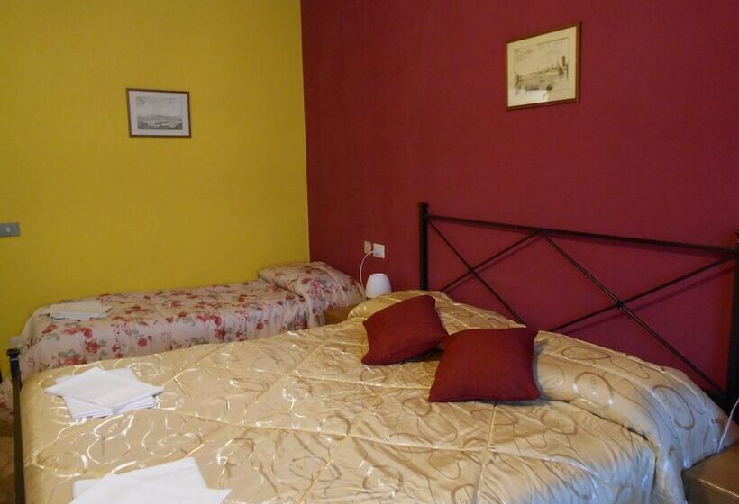 اتاق استاندارد سه تخته با سرویس بهداشتی مشترک, Aline