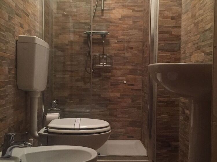 اتاق استاندارد سه نفره, Aline