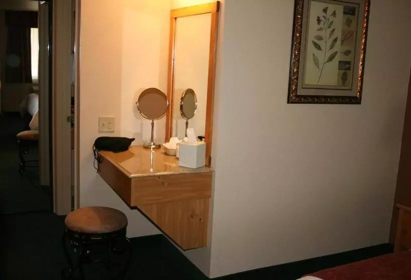 キングサイズベッドのスタンダードルーム, Best Western Plus Hartford Lodge
