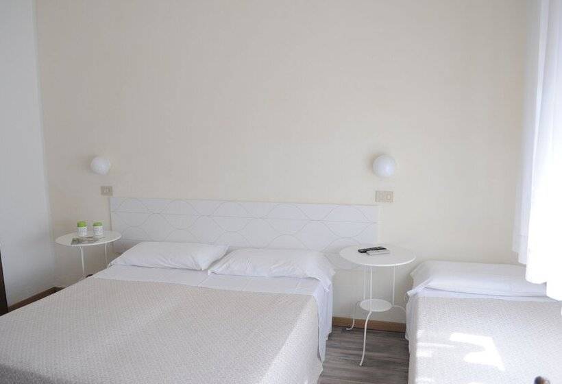 اتاق استاندارد سه نفره, Cecile