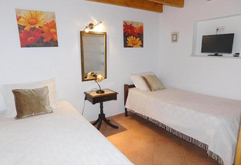 חדר סטנדרט לשלושה, Dinas Guesthouse
