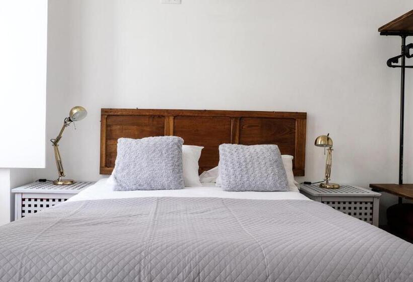 Quarto Standard Casa de Banho Partilhada, Lisbon Poets Inn