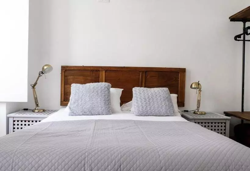 Quarto Standard Casa de Banho Partilhada, Lisbon Poets Inn