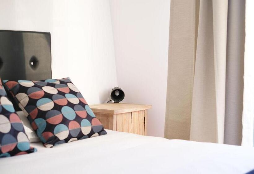 Quarto Standard Casa de Banho Partilhada, Lisbon Poets Inn