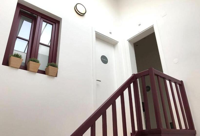 Quarto Economy, Lisbon Poets Inn