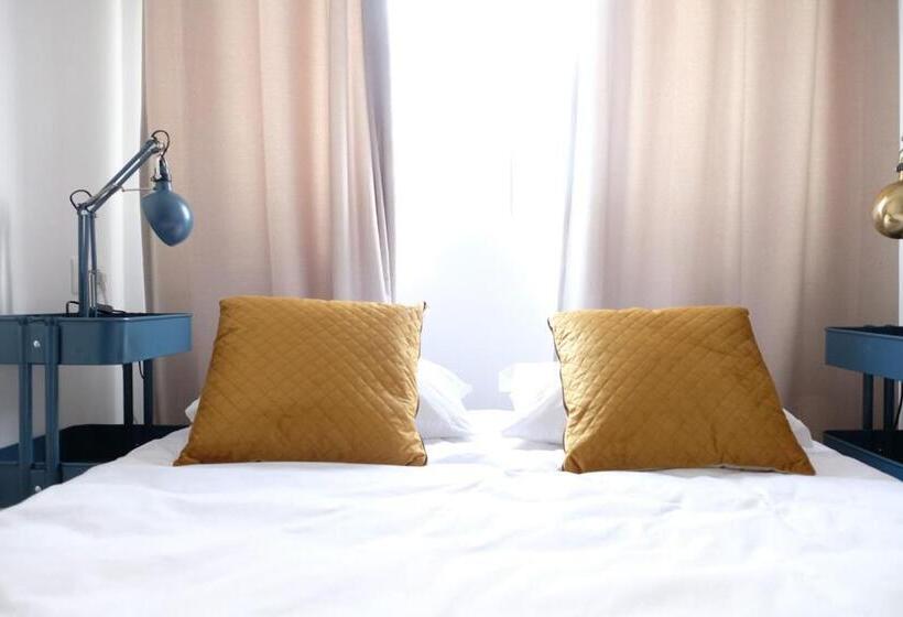 Estúdio Standard, Lisbon Poets Inn