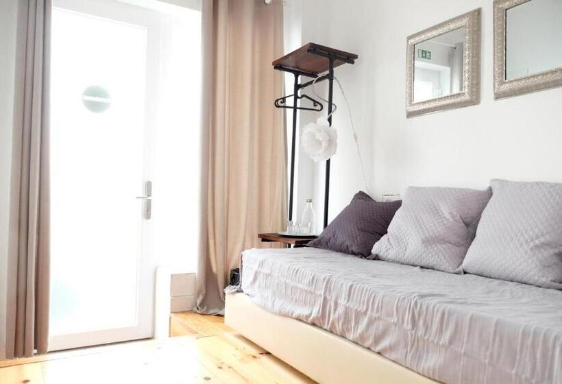 Estúdio Standard, Lisbon Poets Inn