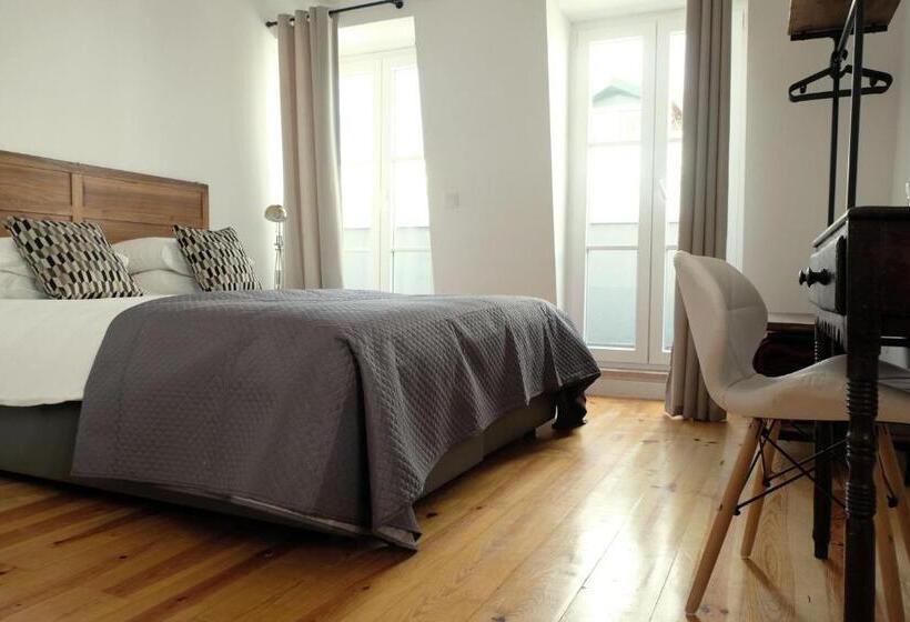 Quarto Familiar, Lisbon Poets Inn