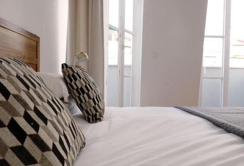 Quarto Familiar, Lisbon Poets Inn