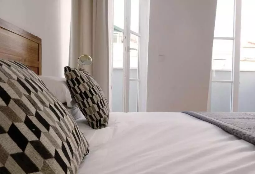 Quarto Familiar, Lisbon Poets Inn