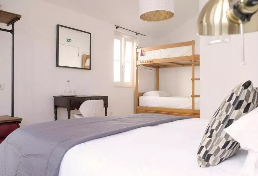 Quarto Familiar, Lisbon Poets Inn