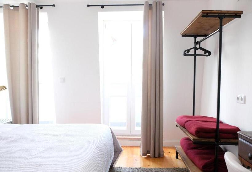 Quarto Familiar, Lisbon Poets Inn
