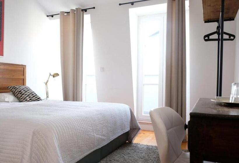 Quarto Familiar, Lisbon Poets Inn