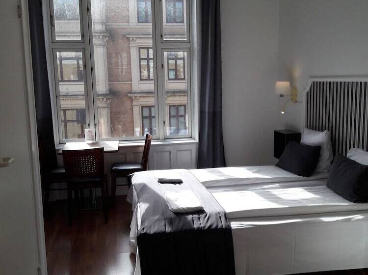 غرفة ديلوكس ثلاثية, Loeven