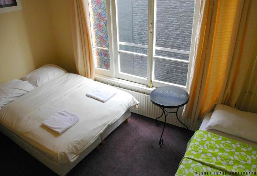 اتاق استاندارد سه تخته با سرویس بهداشتی مشترک, Tamara