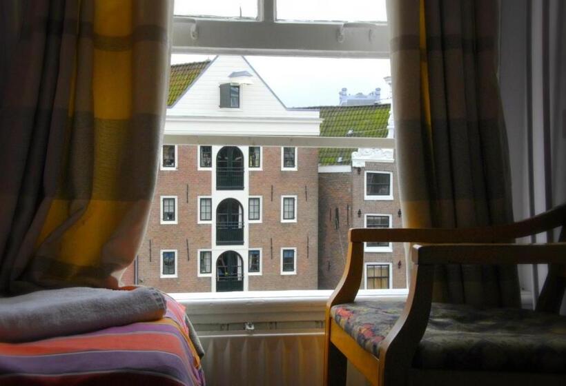 اتاق استاندارد سه تخته با سرویس بهداشتی مشترک, Tamara